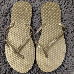 Reef Gold metallic thongs
